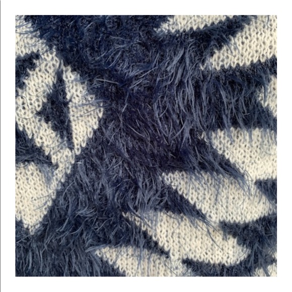 Sweater - Picture 3 of 6